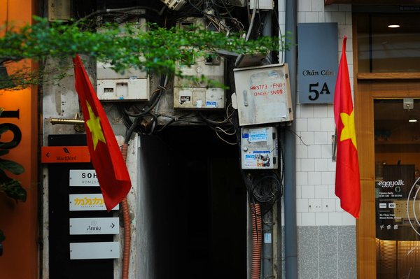 Flèche soldes double face jaune/orange : incontournable pour vos promotions